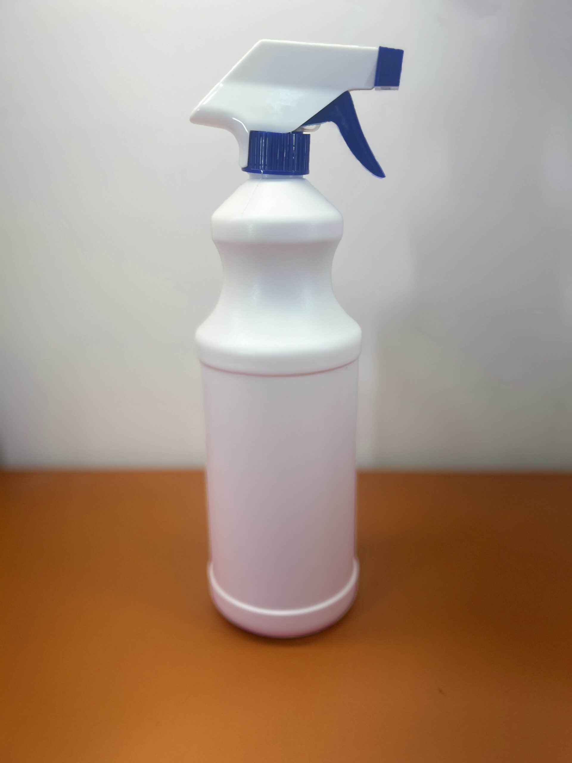 Adjustable Spray Bottle (16 oz)